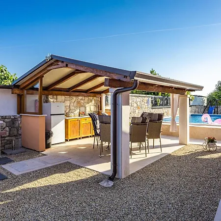 House Nives With Pool And Playground Casa vacanze Orihi