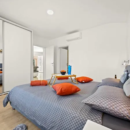 Dom wakacyjny House Nives With Pool And Playground *