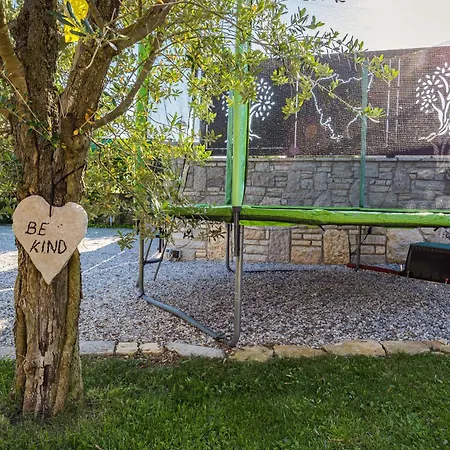 House Nives With Pool And Playground * Orihi